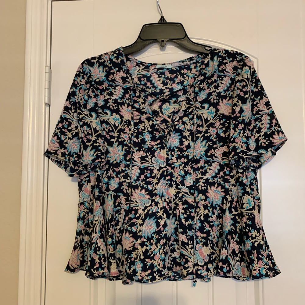 Kimchi Blue from Urban Outfitters Short Sleeve Navy Flower Blouse l Large l NWT